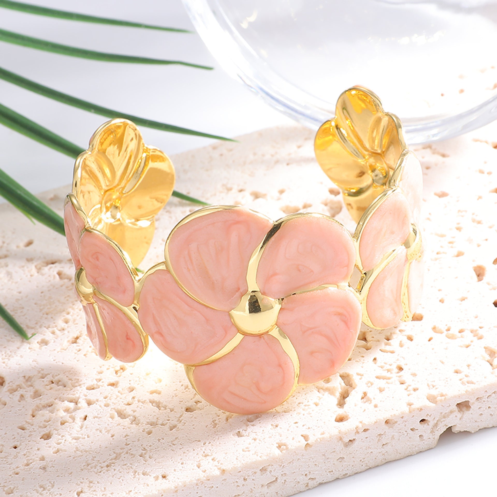 Ladies cuff bracelet with elaborate flower pattern Calm Wears-https://detail.1688.com/offer/1055939603142.html-Calm Wears-Rot-Calm Wears