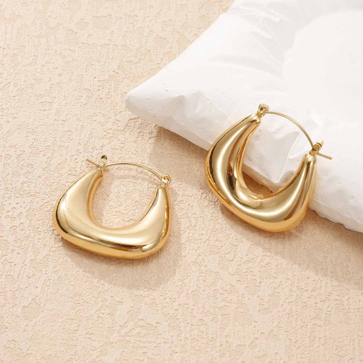 Ladies earrings in a modern, curved design Calm Wears-https://detail.1688.com/offer/806359897796.html-Calm Wears-Gold yellow-Calm Wears