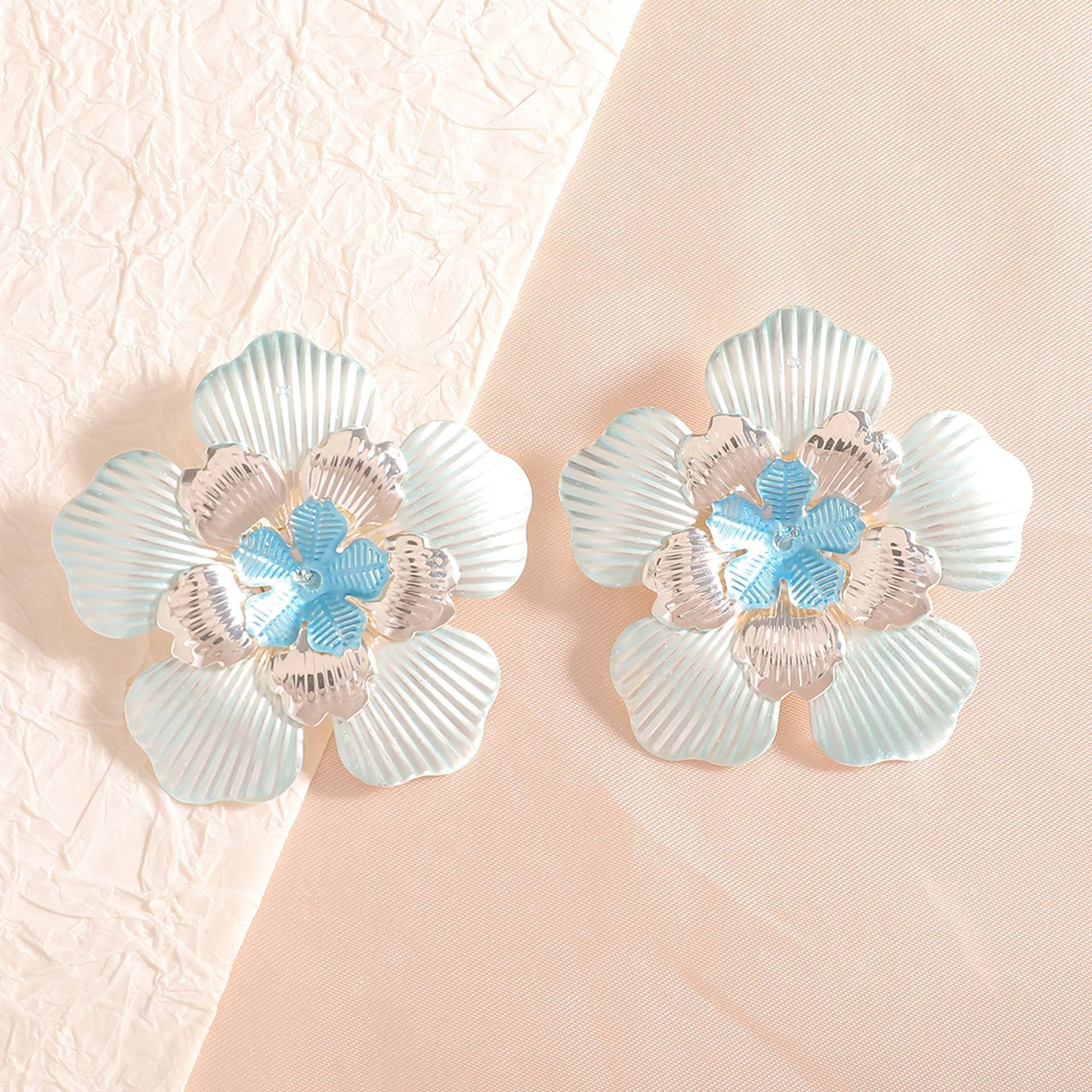 Ladies' flower earrings with intricate design and glossy accents Calm Wears-https://detail.1688.com/offer/959216930566.html-Calm Wears-Calm Wears