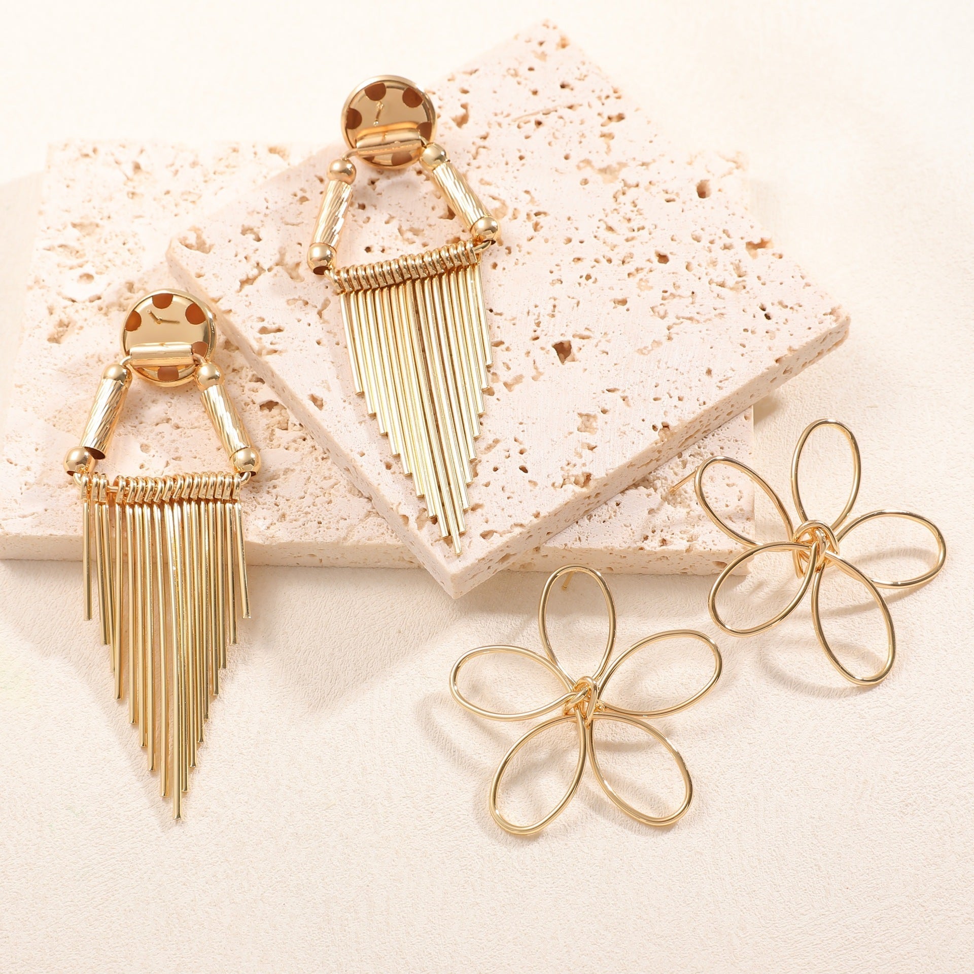 Ladies Hanging Earrings in Artistic Flower Design Calm Wears-https://detail.1688.com/offer/982900145811.html-Calm Wears-Unknown-Calm Wears