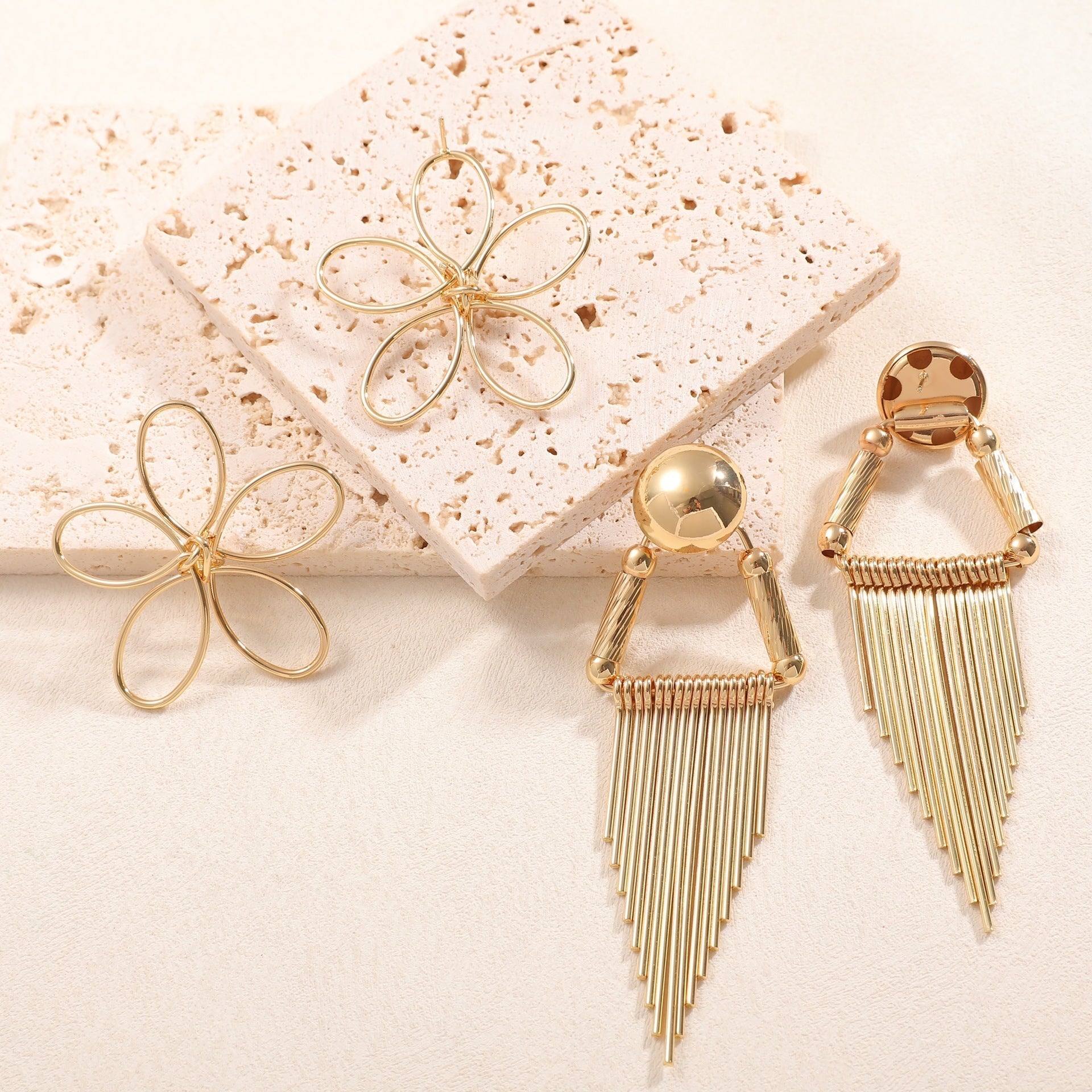 Ladies Hanging Earrings in Artistic Flower Design Calm Wears-https://detail.1688.com/offer/982900145811.html-Calm Wears-Unknown-Calm Wears