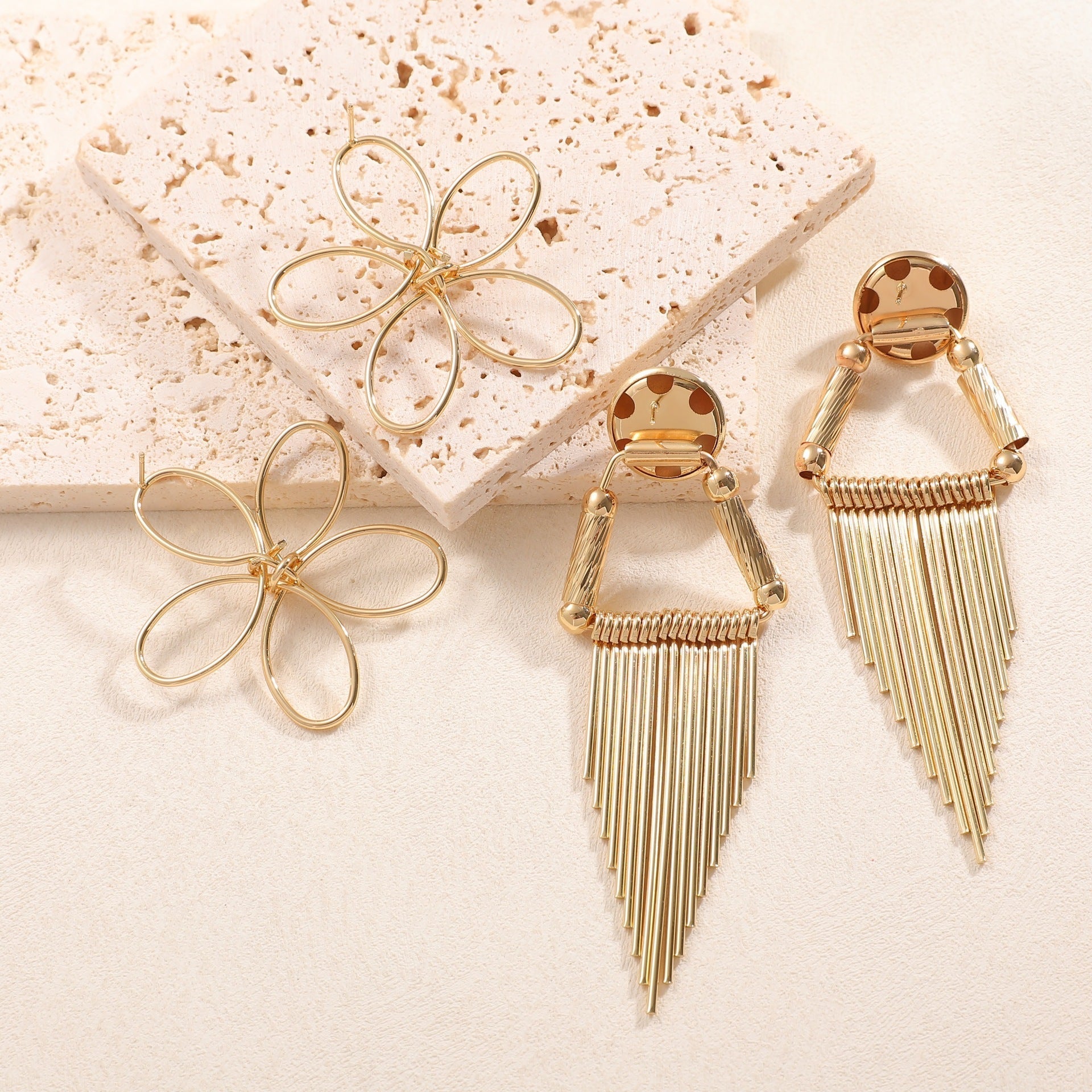 Ladies Hanging Earrings in Artistic Flower Design Calm Wears-https://detail.1688.com/offer/982900145811.html-Calm Wears-Unknown-Calm Wears