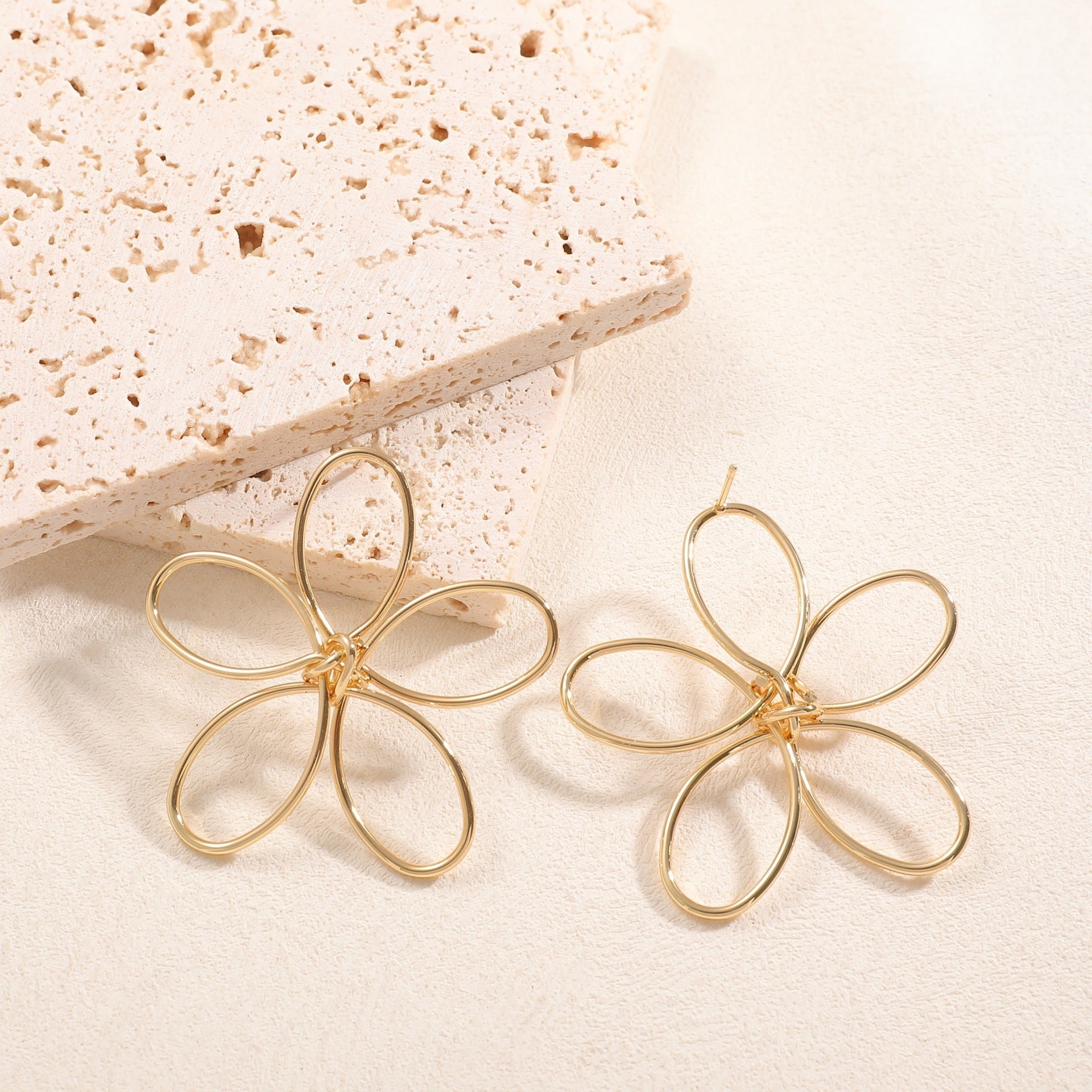 Ladies Hanging Earrings in Artistic Flower Design Calm Wears-https://detail.1688.com/offer/982900145811.html-Calm Wears-Unknown-Calm Wears