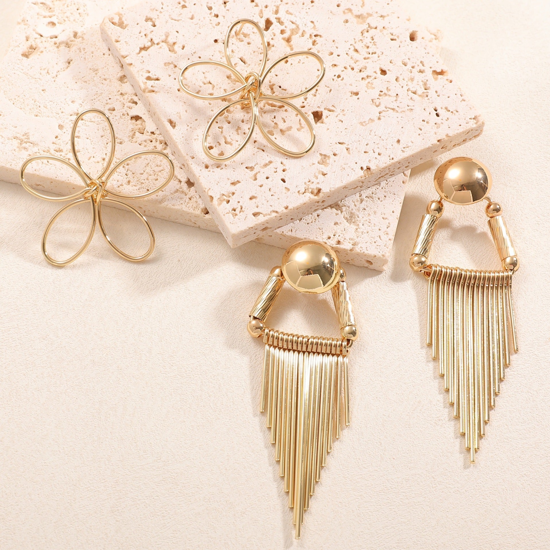 Ladies Hanging Earrings in Artistic Flower Design Calm Wears-https://detail.1688.com/offer/982900145811.html-Calm Wears-Unknown-Calm Wears