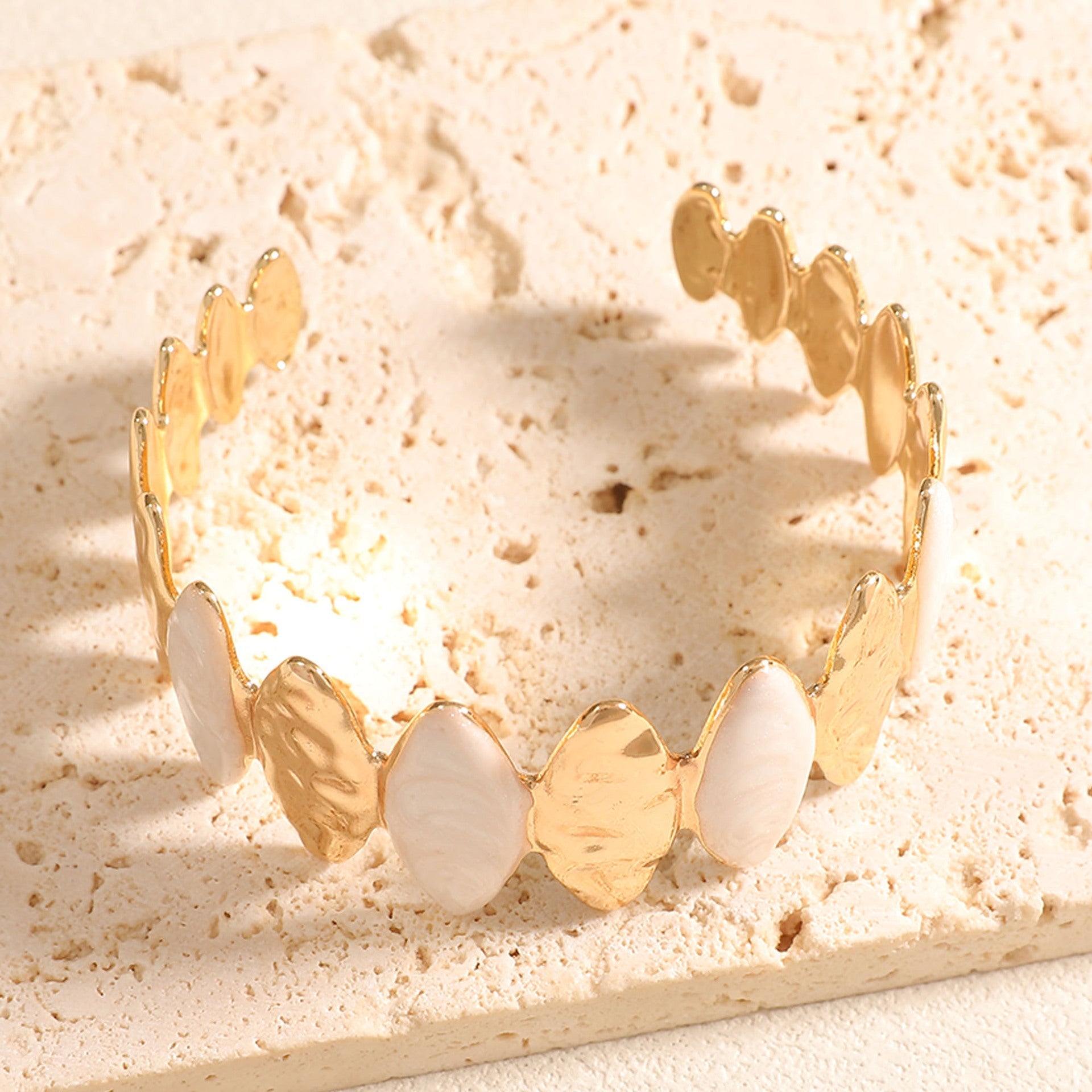 Ladies Open Bangle made of noble metal with elegant motif Calm Wears-https://detail.1688.com/offer/1049046474477.html-Calm Wears-Unknown-Calm Wears