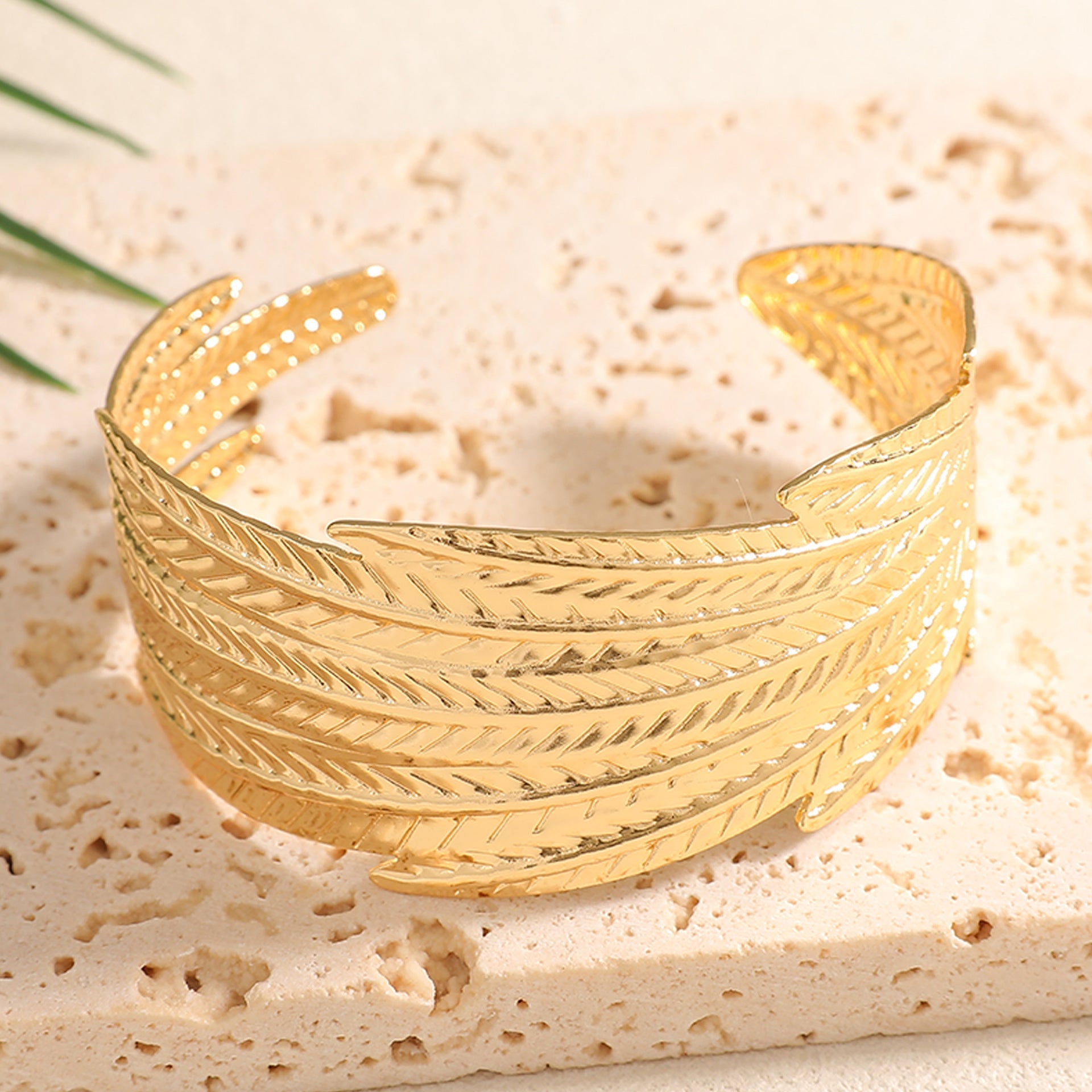 Ladies Open Bangle with Artistic Coral Pattern Calm Wears-https://detail.1688.com/offer/1050314144149.html-Calm Wears-Rot-Calm Wears