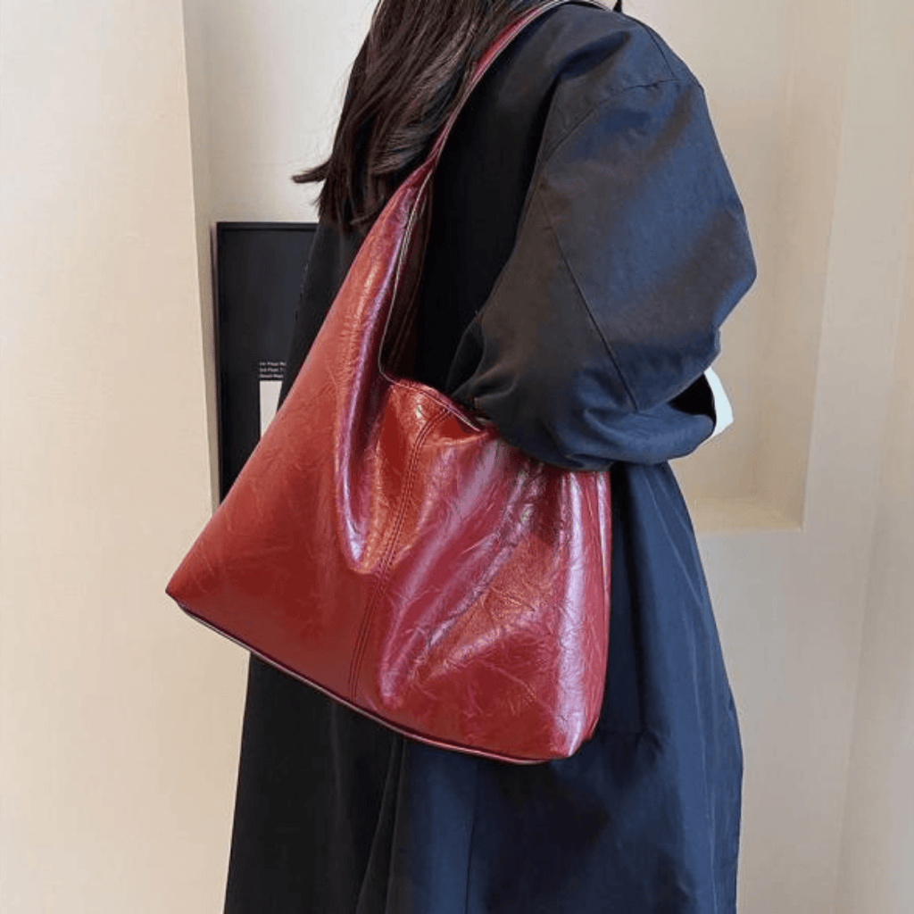 Elegant leather shoulder bag for women