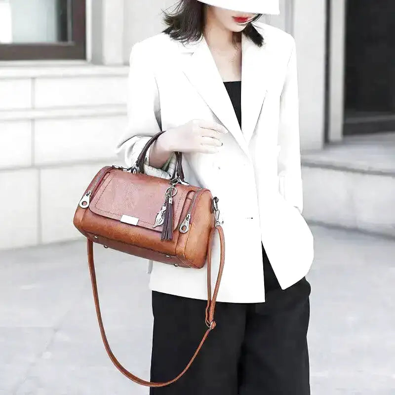 Spacious Handbag in Soft Leather with Strap and Zipper Closure-dione couture20260421-Calm Wears-Black-Calm Wears