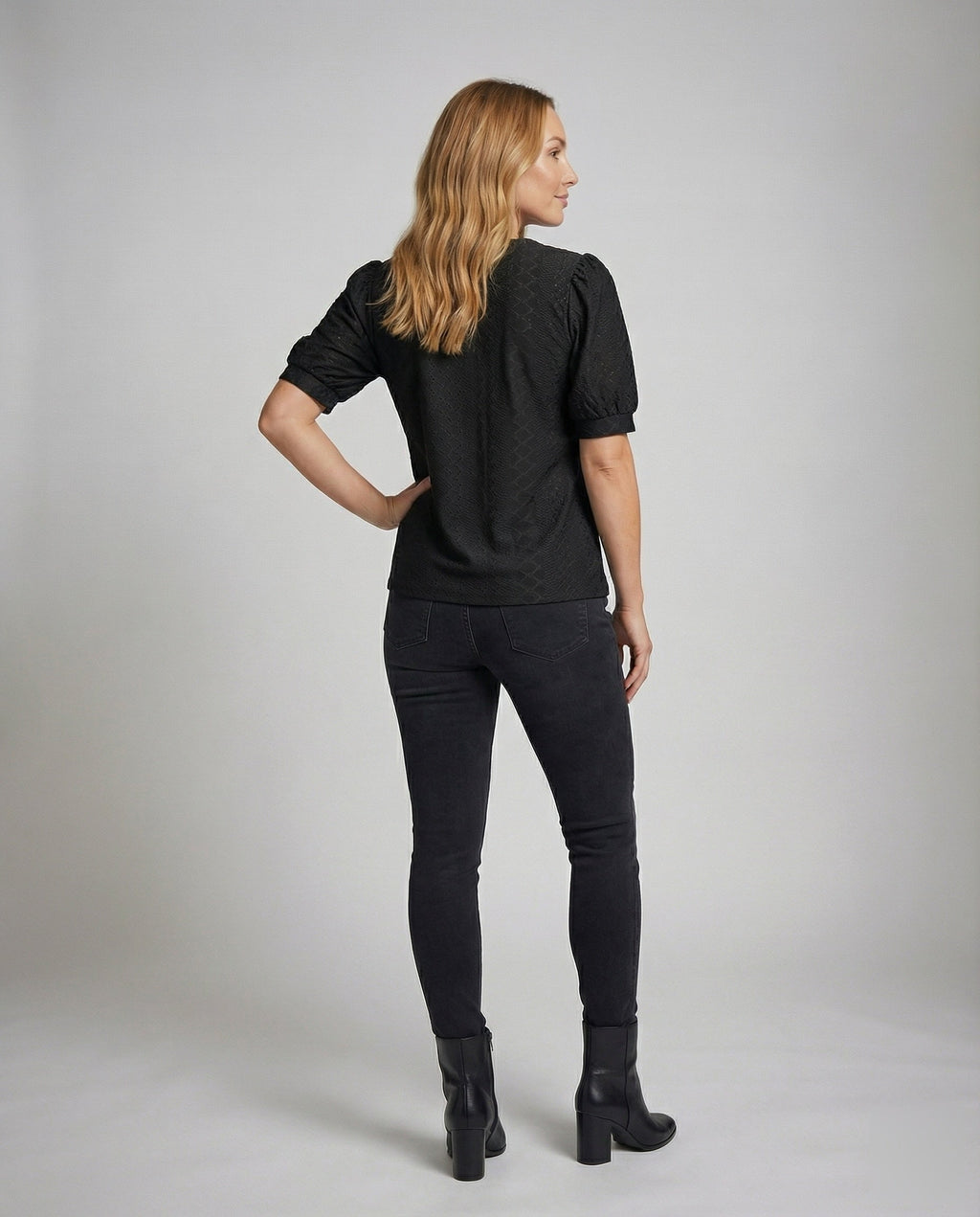 Product 15579290927434 - back_view