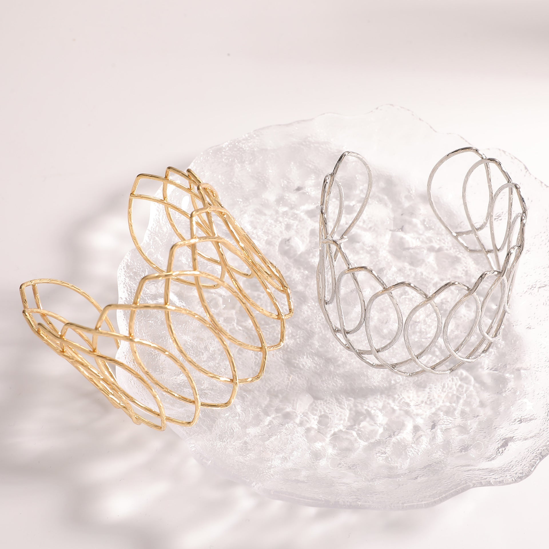 Women Open Bangle with Artfully Curved Design Calm Wears-https://detail.1688.com/offer/1055091677621.html-Calm Wears-Gold-Calm Wears