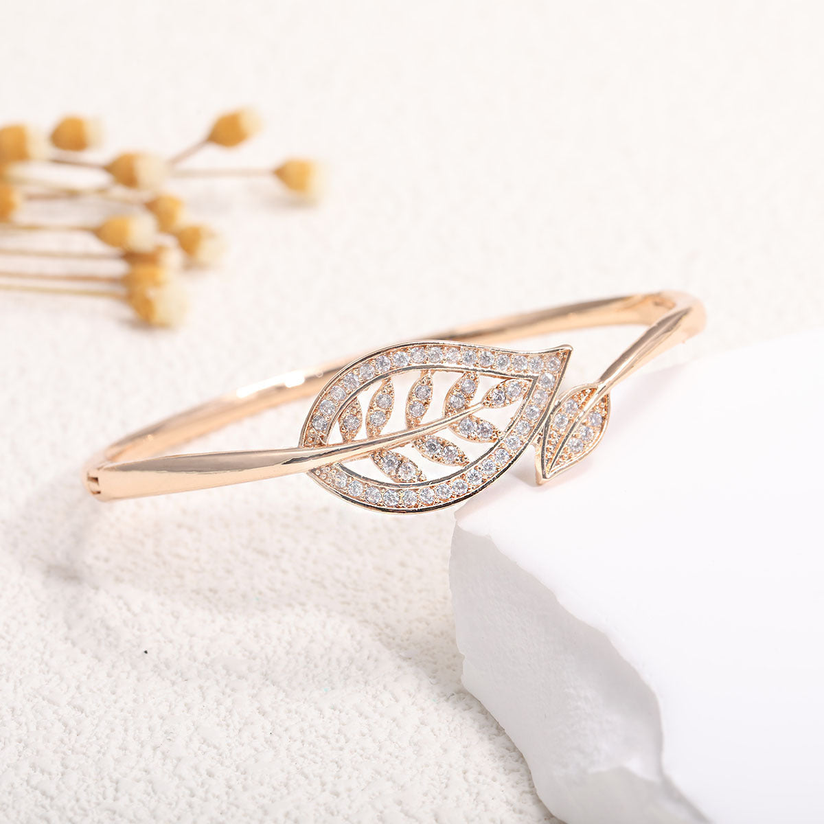 Women's bangle with elegant infinity pattern and sparkling zirconia Calm Wears-https://detail.1688.com/offer/1048981757607.html-Calm Wears-Gold-Calm Wears