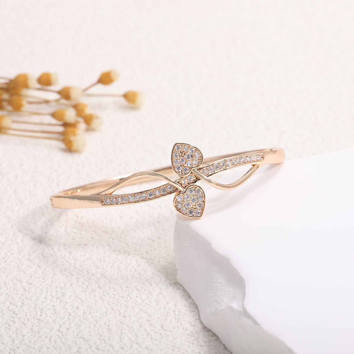 Women's bangle with elegant infinity pattern and sparkling zirconia Calm Wears-https://detail.1688.com/offer/1048981757607.html-Calm Wears-Gold-Calm Wears