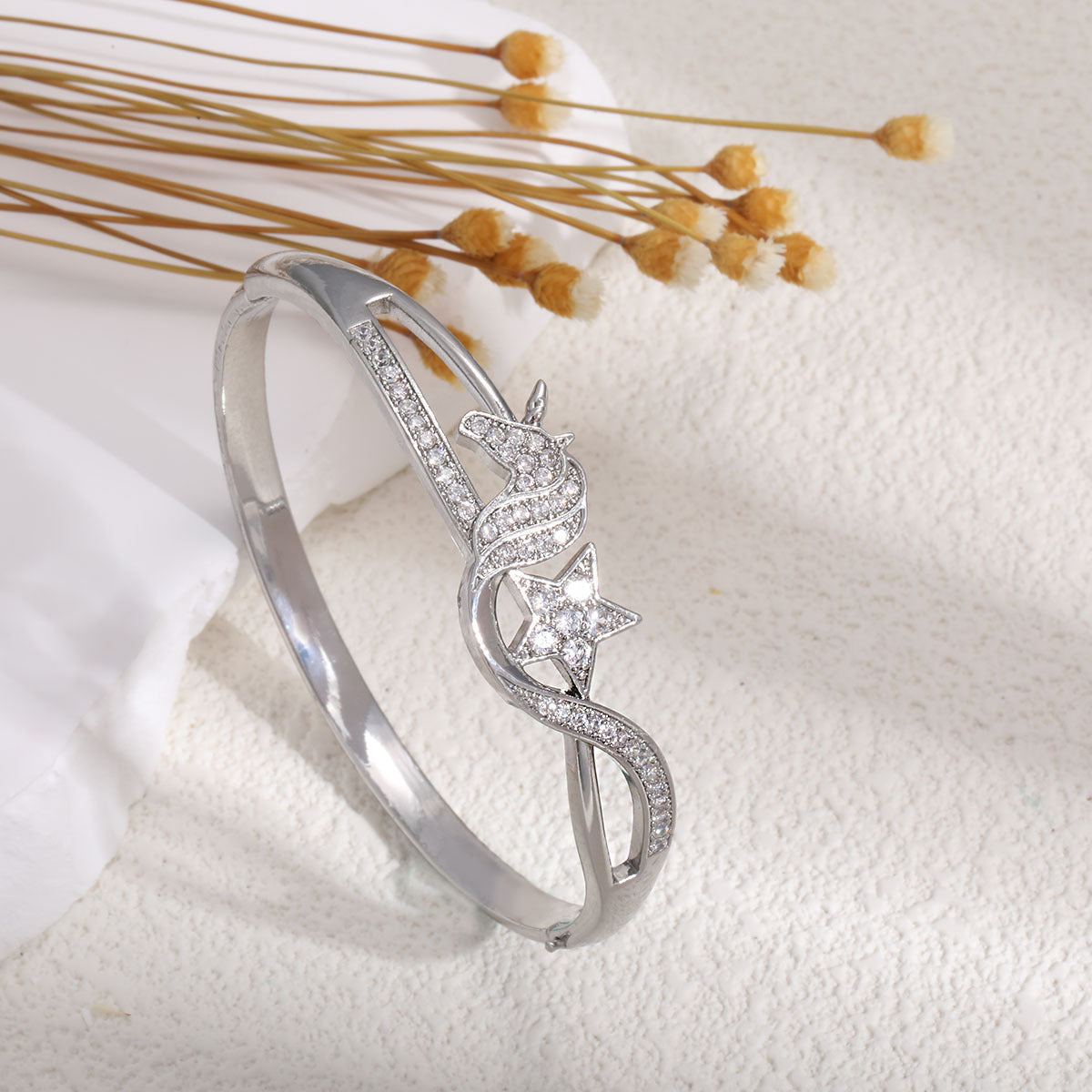 Women's bangle with elegant infinity pattern and sparkling zirconia Calm Wears-https://detail.1688.com/offer/1048981757607.html-Calm Wears-Gold-Calm Wears