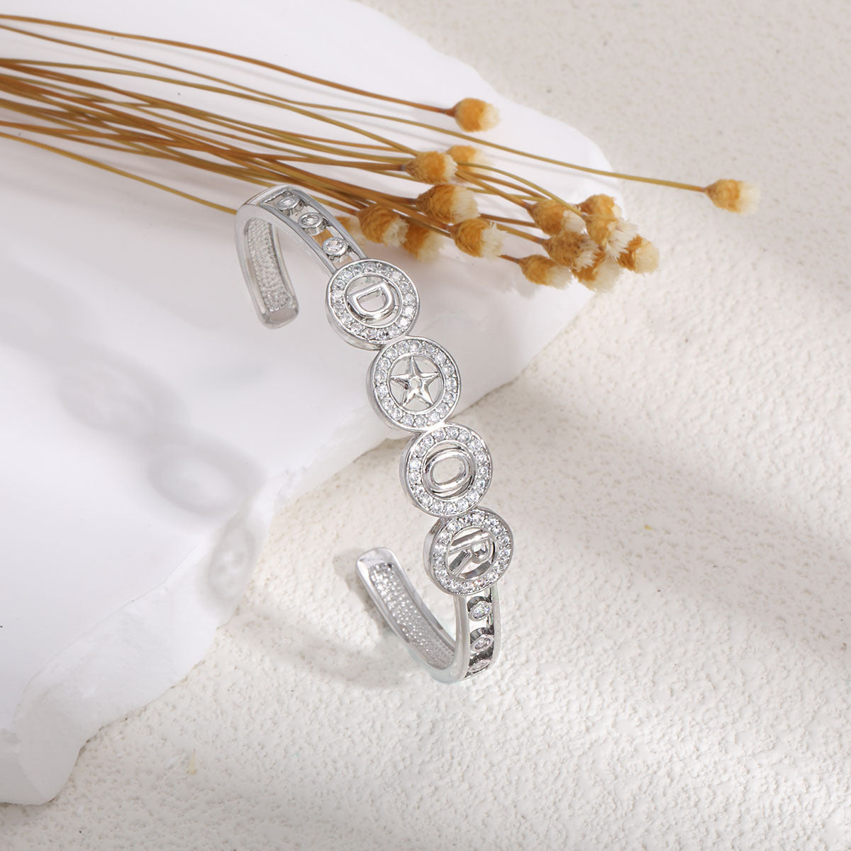Women's bangle with elegant infinity pattern and sparkling zirconia Calm Wears-https://detail.1688.com/offer/1048981757607.html-Calm Wears-Gold-Calm Wears