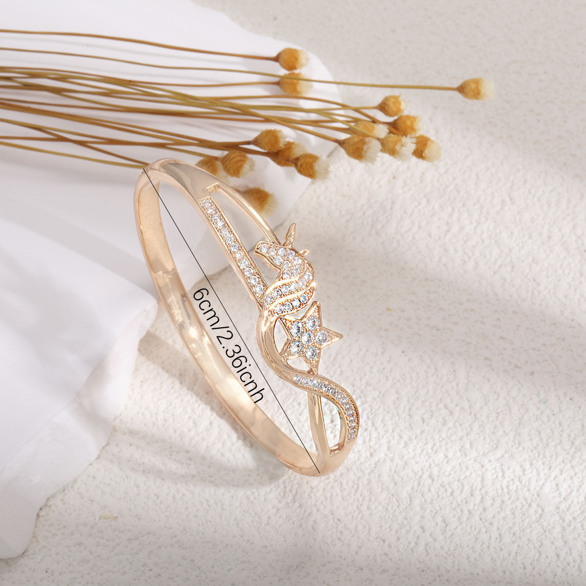 Women's bangle with elegant infinity pattern and sparkling zirconia Calm Wears-https://detail.1688.com/offer/1048981757607.html-Calm Wears-Gold-Calm Wears