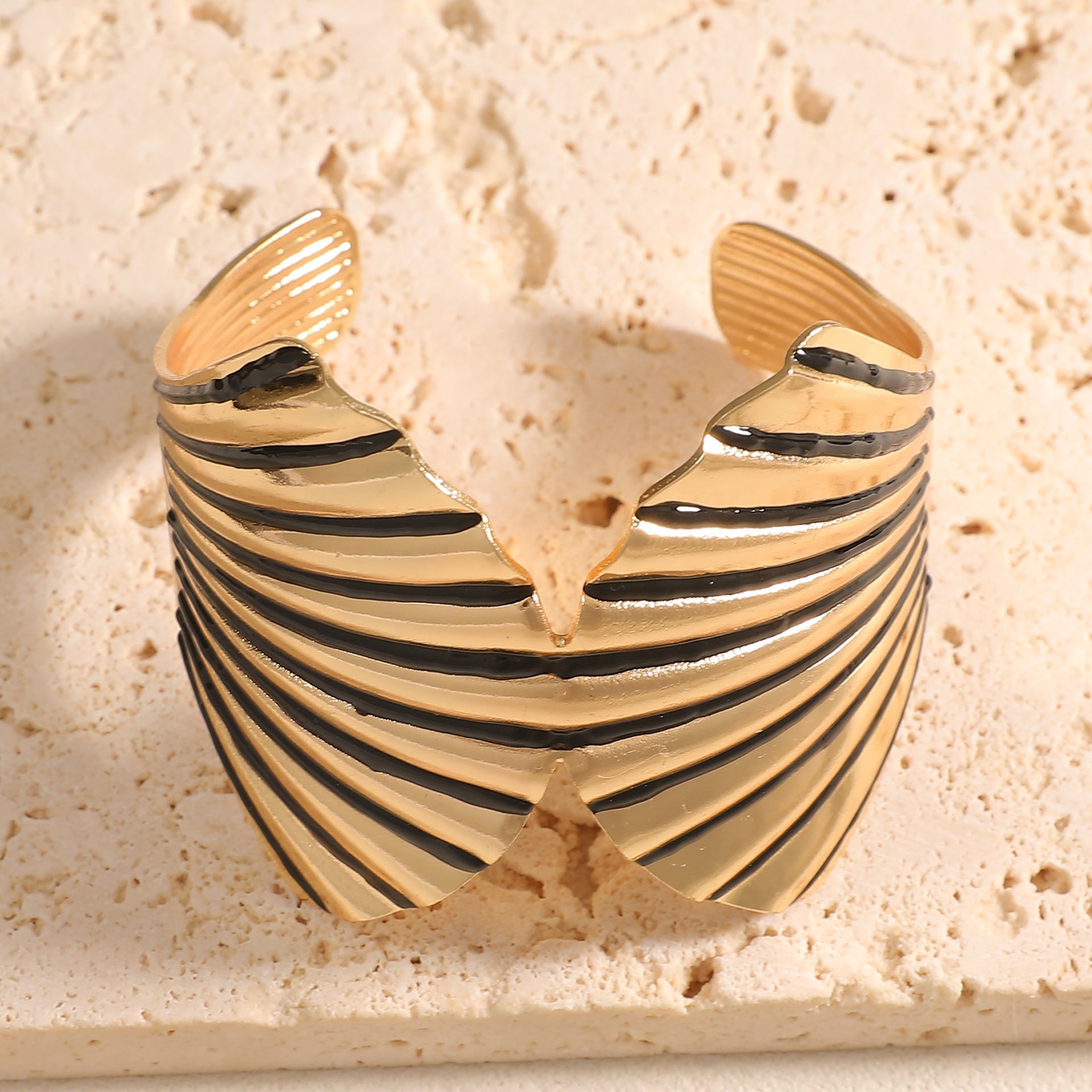Women's bangle with elegant shell design Calm Wears-https://detail.1688.com/offer/1048972790285.html-Calm Wears-Style 3-Calm Wears