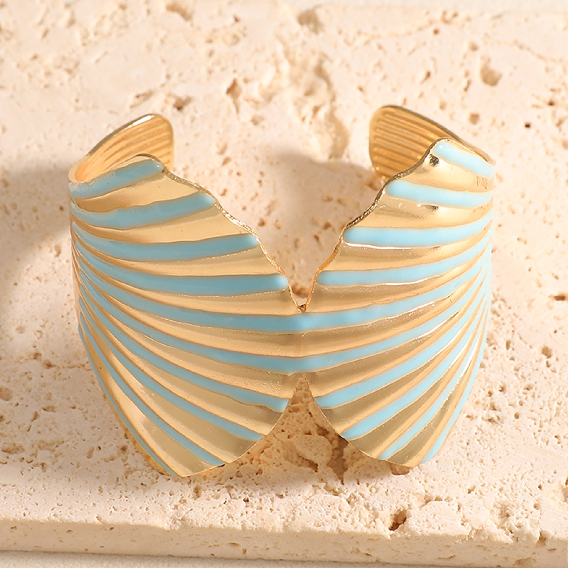 Women's bangle with elegant shell design Calm Wears-https://detail.1688.com/offer/1048972790285.html-Calm Wears-Unknown-Calm Wears