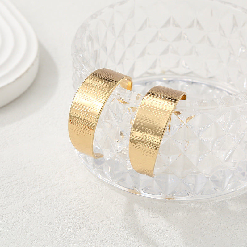 Women's bangles made of high-quality metal with an elegant wave pattern Calm Wears-https://detail.1688.com/offer/757013904635.html-Calm Wears-Rot-Calm Wears