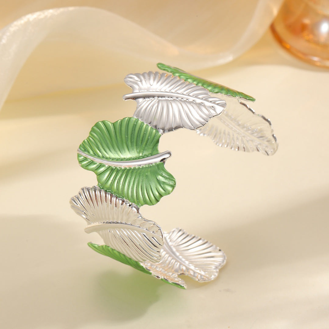 Women’s bracelet with elaborate leaf design Calm Wears-https://detail.1688.com/offer/964922007345.html-Calm Wears-Unknown-Calm Wears