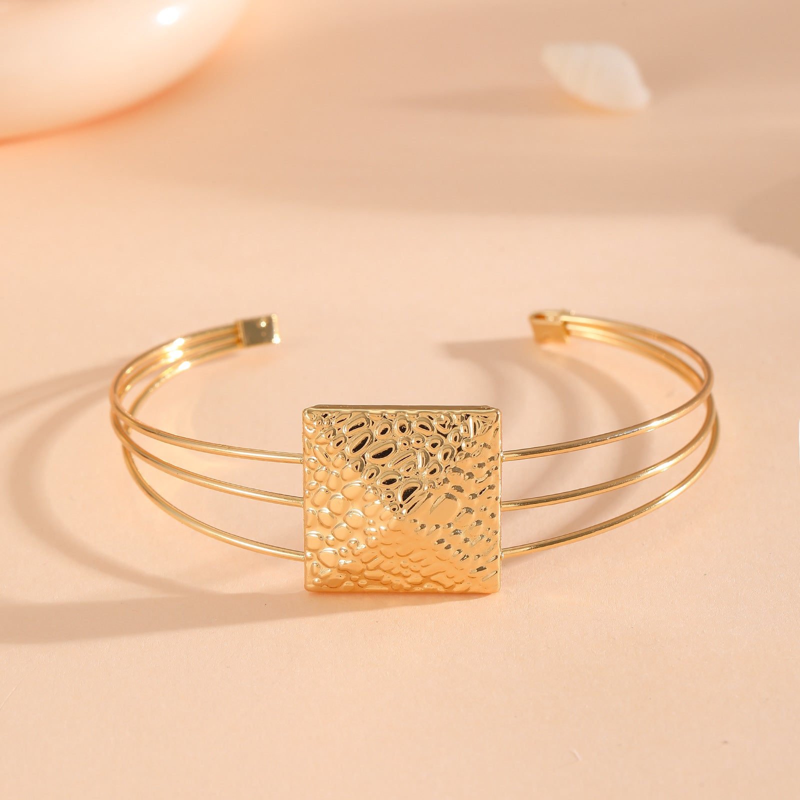 Women's bracelet with intricate bow design Calm Wears-https://detail.1688.com/offer/939075742067.html-Calm Wears-F-Calm Wears