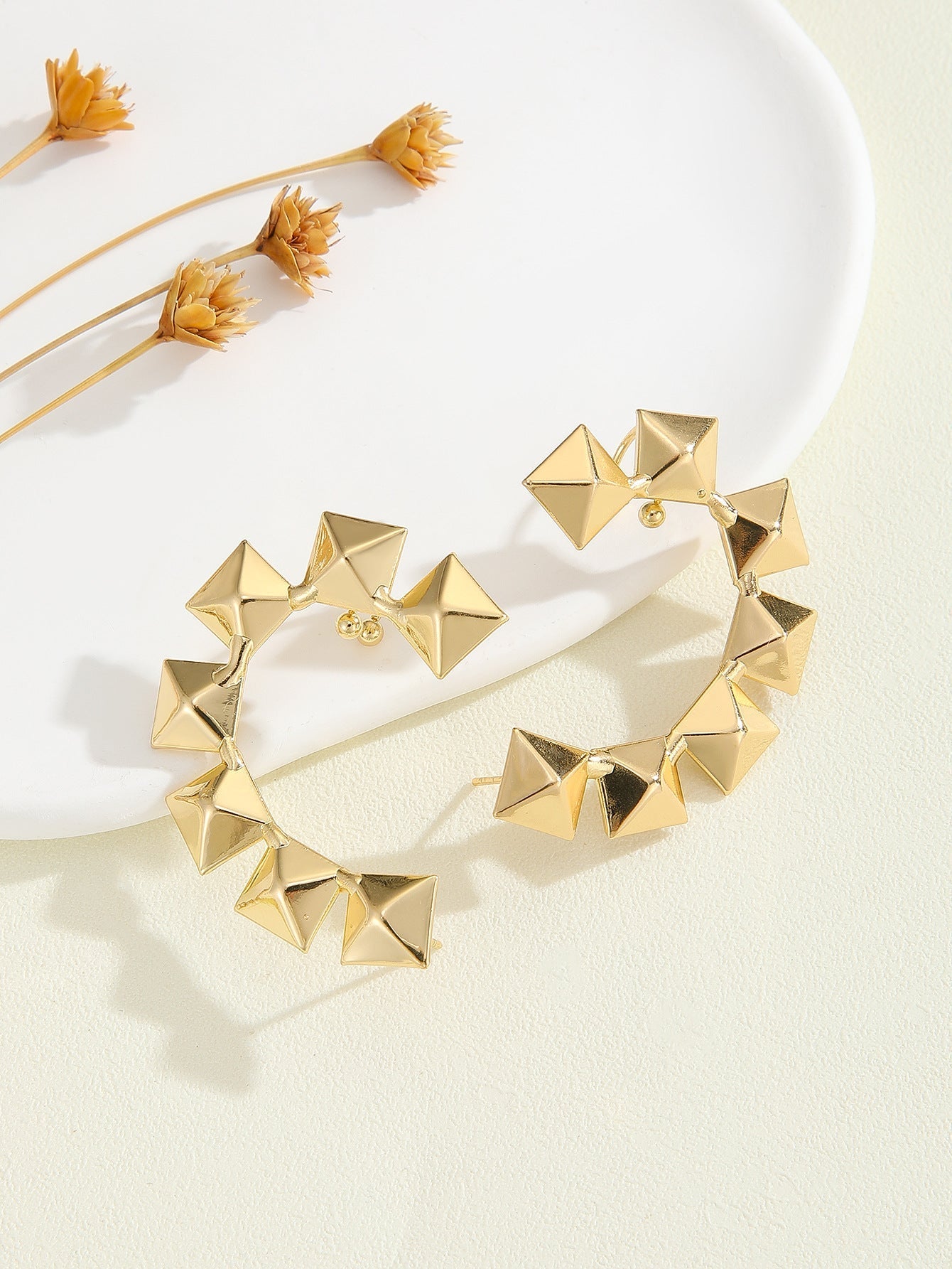 Women's bracelet with structured, golden beads Calm Wears-https://detail.1688.com/offer/827115660169.html-Calm Wears-Gold-Calm Wears