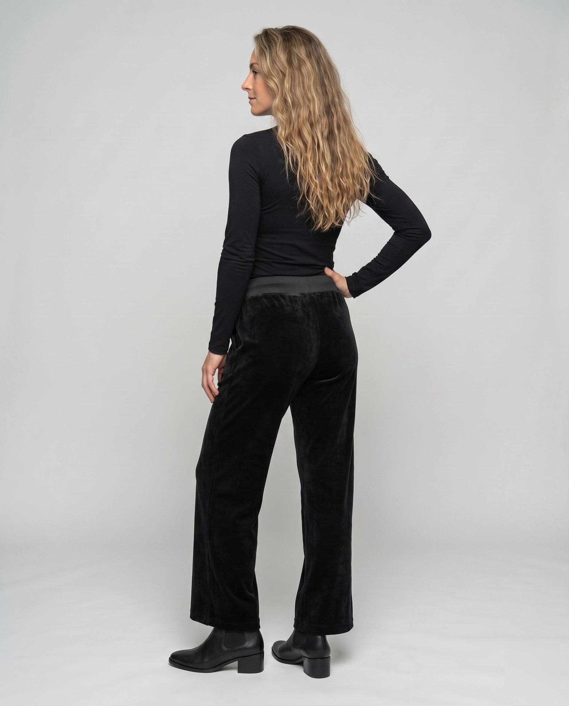 Product 15634937282890 - back_view
