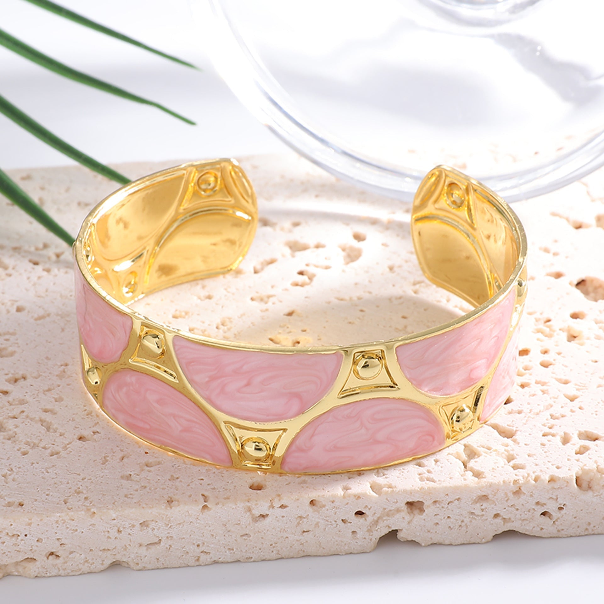 Women's cuff bracelet with artistic design Calm Wears-https://detail.1688.com/offer/1056647631822.html-Calm Wears-Rosa-Calm Wears