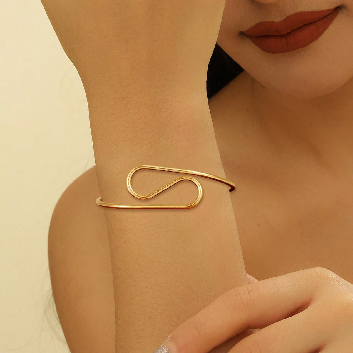 Women's cuff in modern wave pattern Calm Wears-https://detail.1688.com/offer/824874327751.html-Calm Wears-Gold-Calm Wears