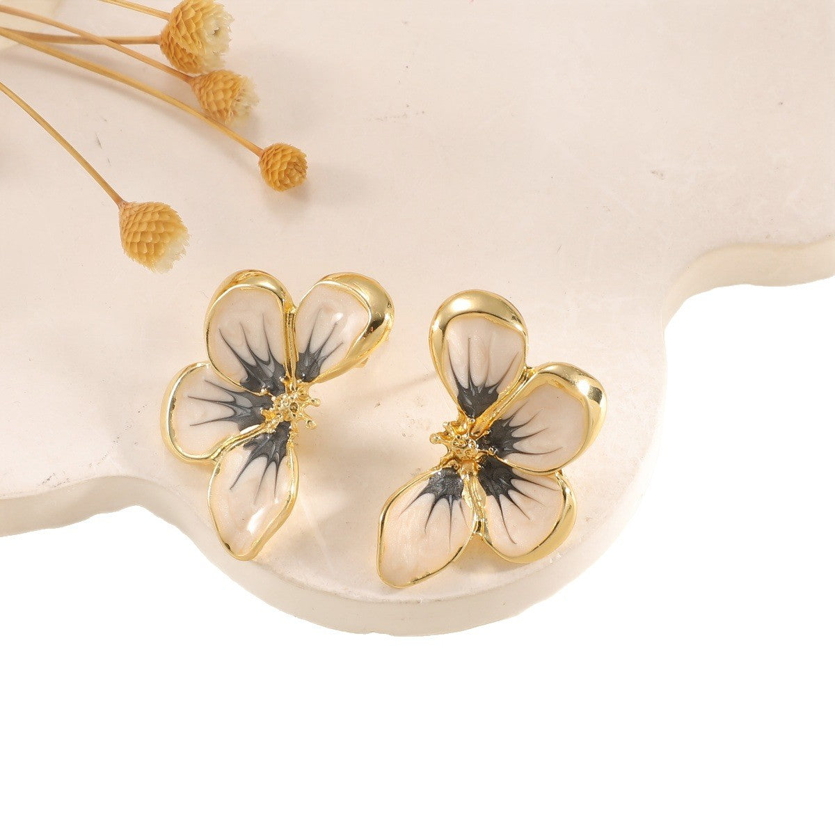 Women's ear clips in elegant floral design with a glossy coating Calm Wears-https://detail.1688.com/offer/1030684444667.html-Calm Wears-Calm Wears