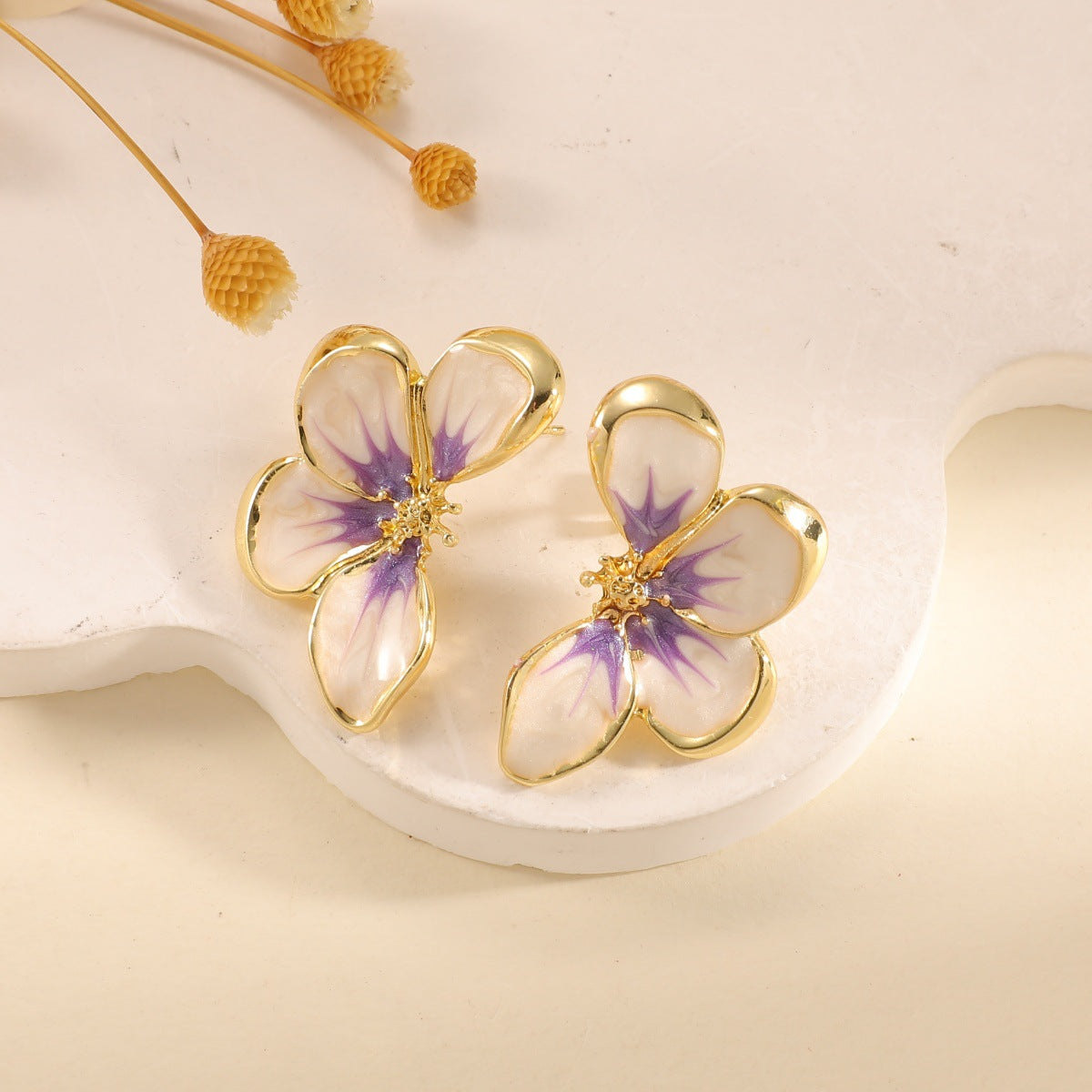 Women's ear clips in elegant floral design with a glossy coating Calm Wears-https://detail.1688.com/offer/1030684444667.html-Calm Wears-Calm Wears