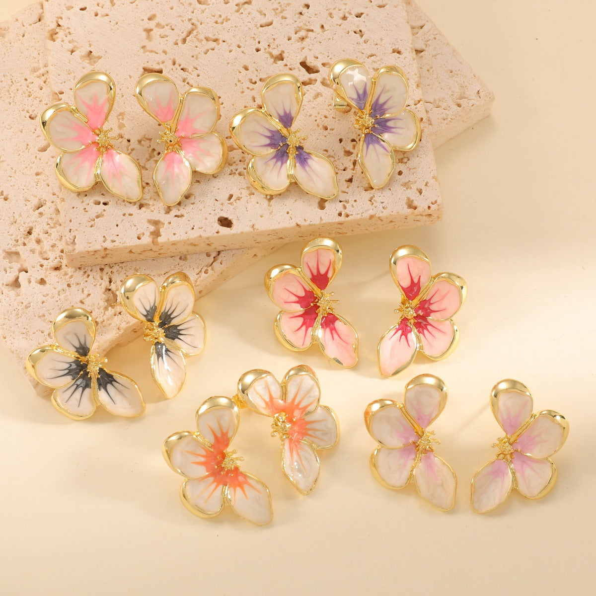 Women's ear clips in elegant floral design with a glossy coating Calm Wears-https://detail.1688.com/offer/1030684444667.html-Calm Wears-Calm Wears