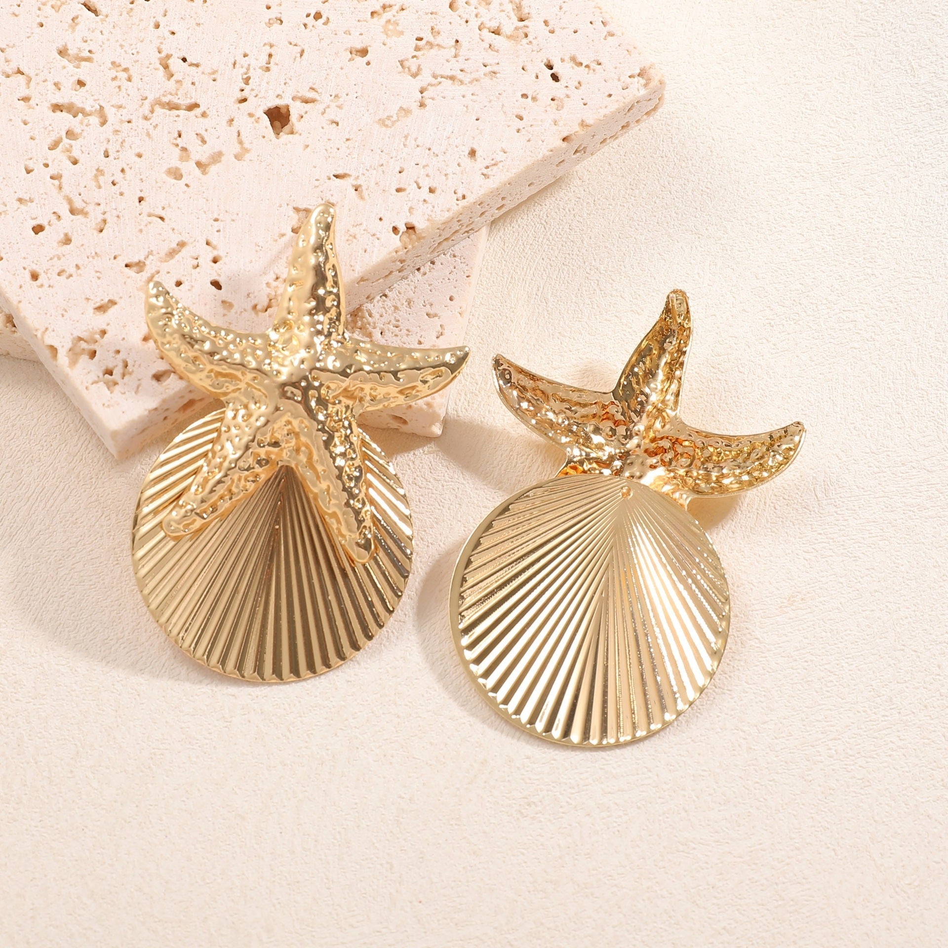 Women's ear clips in luxurious shell and starfish design Calm Wears-https://detail.1688.com/offer/982158722475.html-Calm Wears-Unknown-Calm Wears