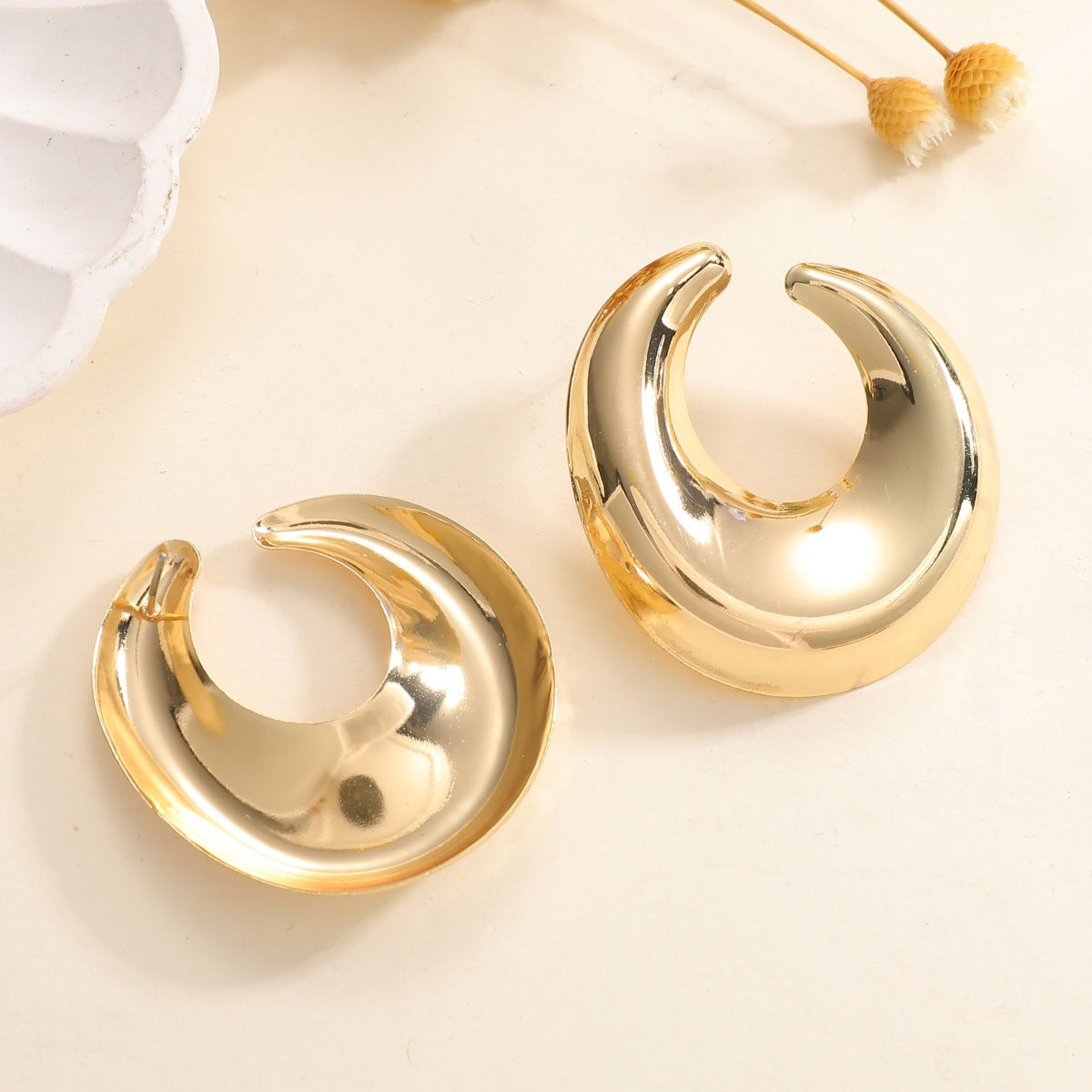 Women's earrings with elegant curved design Calm Wears-https://detail.1688.com/offer/992722443134.html-Calm Wears-Gold-Calm Wears