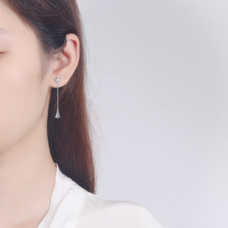 Women’s earrings with sparkling snowflake pendant and chain embellishment Calm Wears-https://detail.1688.com/offer/612456433870.html-Calm Wears-White-925-Calm Wears