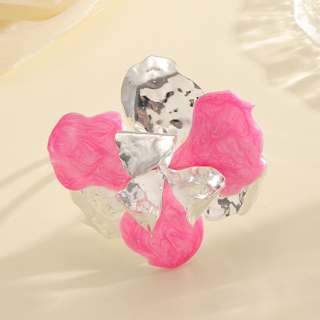 Women's flower-shaped ring made of shiny metal and high-quality epoxy resin Calm Wears-https://detail.1688.com/offer/962638738791.html-Calm Wears-Unknown-Calm Wears