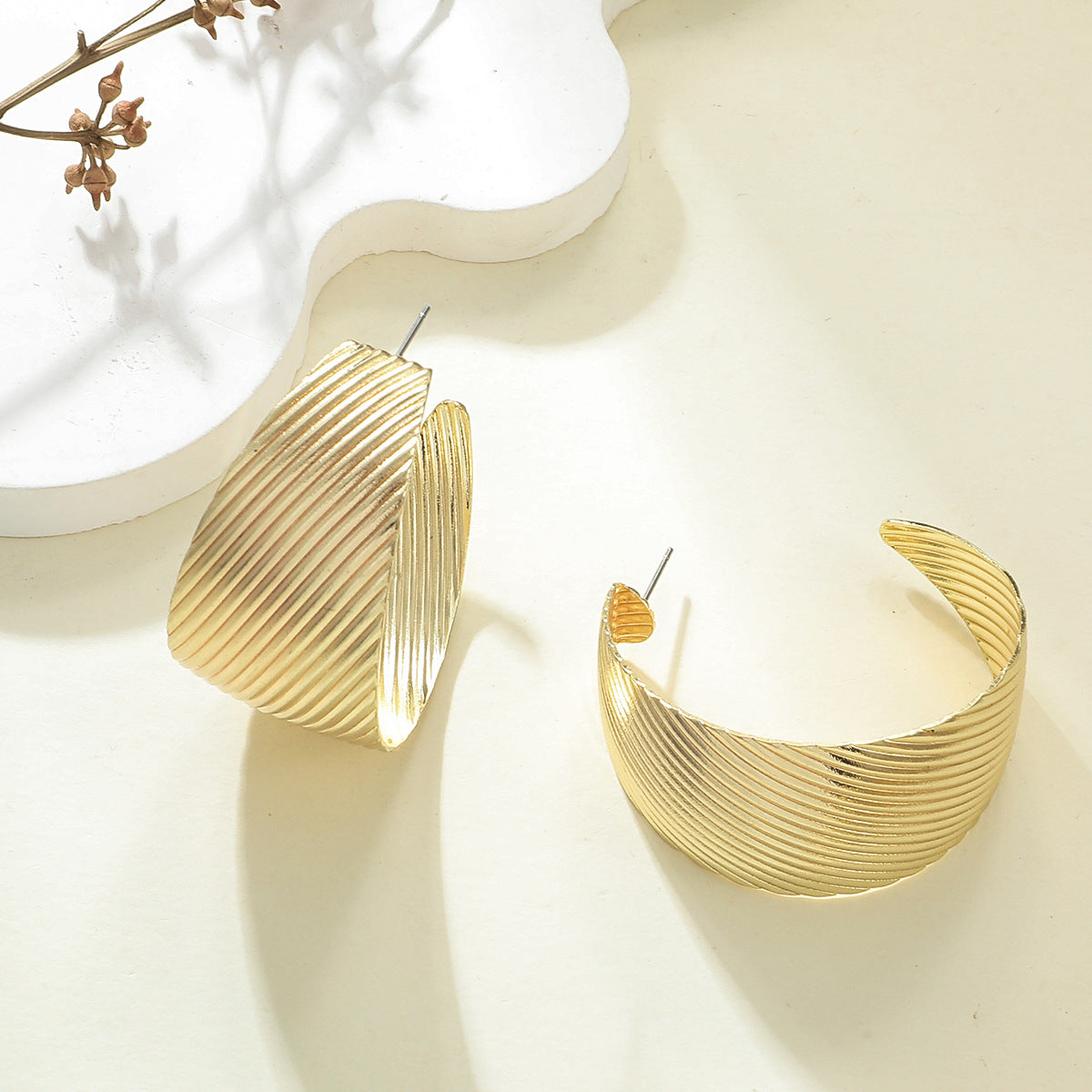 Women's Hanging Earrings in Elegant Wave Pattern Calm Wears-https://detail.1688.com/offer/910787278302.html-Calm Wears-Gold yellow-Calm Wears