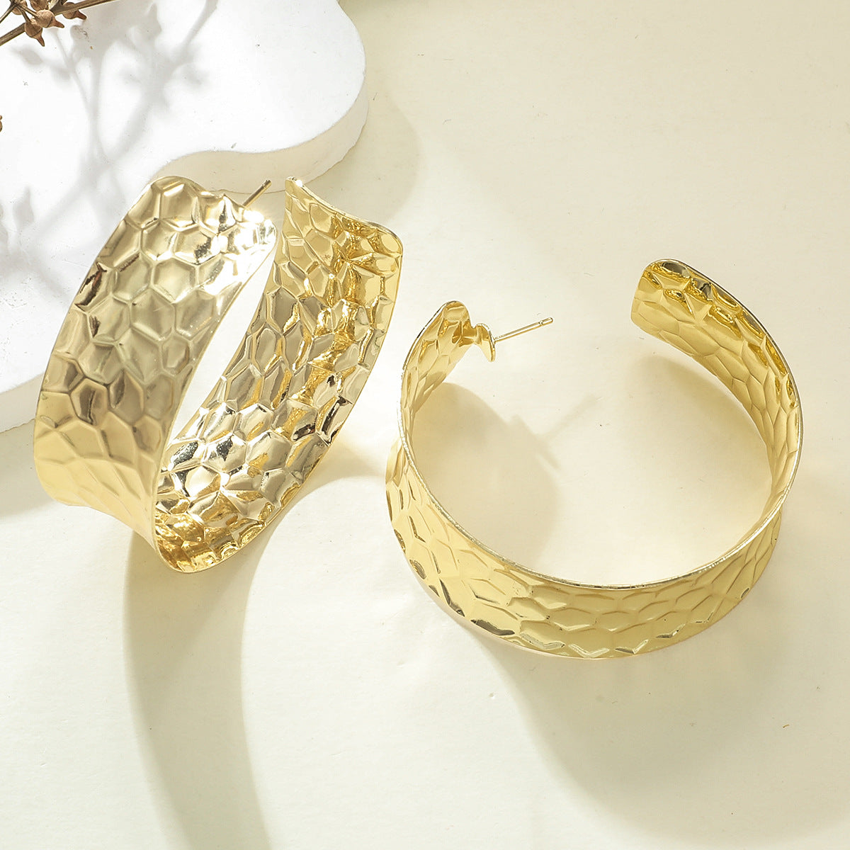 Women's Hanging Earrings in Elegant Wave Pattern Calm Wears-https://detail.1688.com/offer/910787278302.html-Calm Wears-Gold yellow-Calm Wears