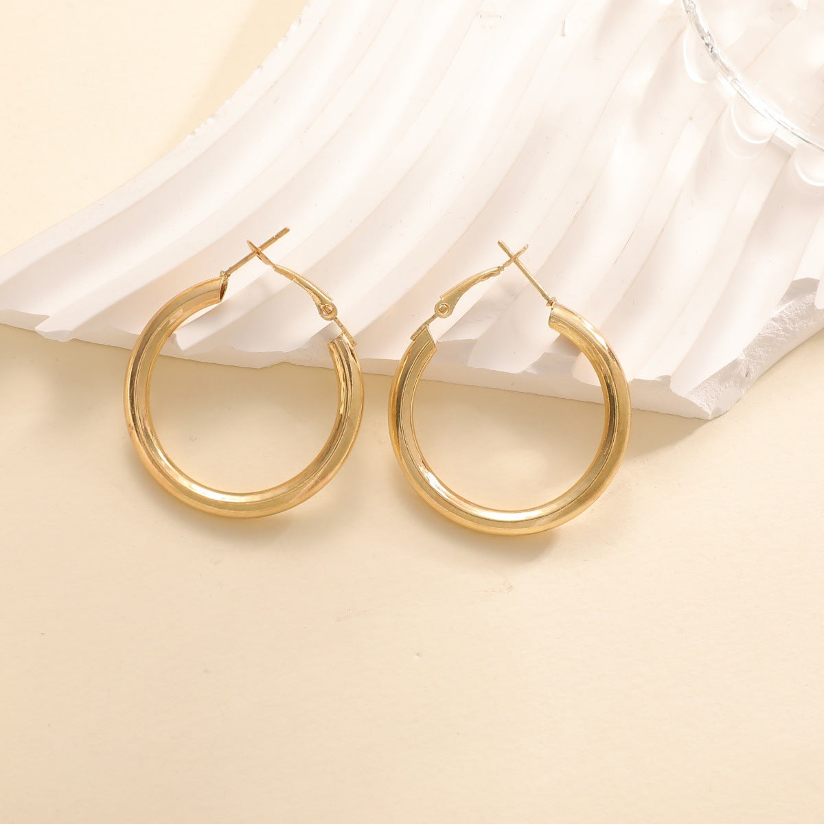 Women's hoop earrings made of high-quality stainless steel with elegant design Calm Wears-https://detail.1688.com/offer/991233995488.html-Calm Wears-3.5cm-Calm Wears